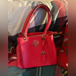 Cartera Kamryn Tote by GUESS